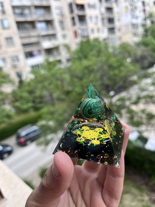 Оргонитна пирамида с Малахит