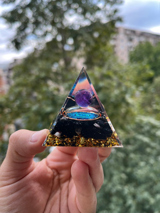 Оргонитна Пирамида с Аметист