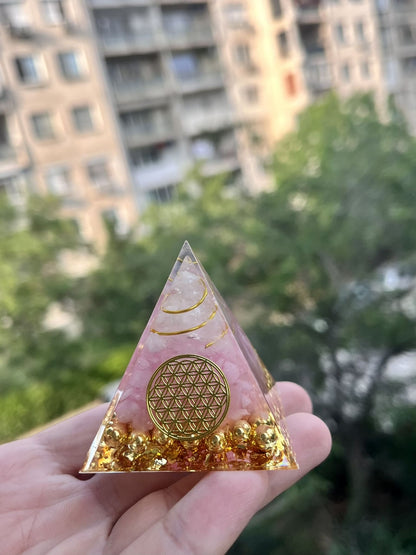 Оргонитна пирамида с розов кварц