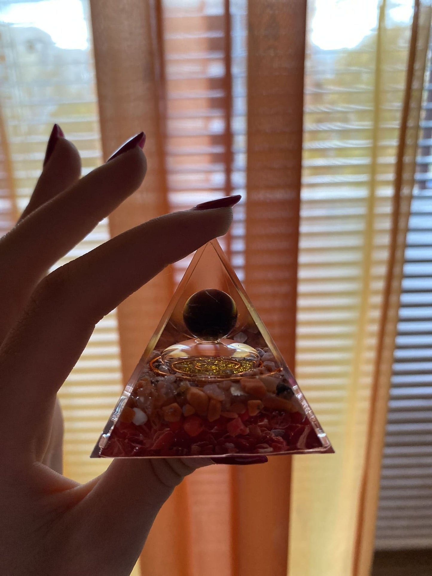 Оргонитна Пирамида с Опушен Кварц